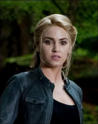 Qui incarne Rosalie ?