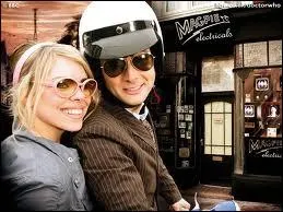 (Episode 7) En quelle anne se trouvent Rose et le Docteur ?