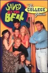 Qui est le personnage avec la chemise bleue à droite ?