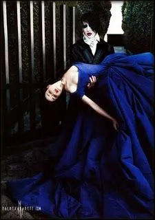 Voici l'tonnant mariage du chanteur Marilyn Manson avec l'artiste strip-teaseuse Dita Van Teese. Ce mariage est aujourd'hui dfait, et Dita est en couple avec un franais. La rencontre ?