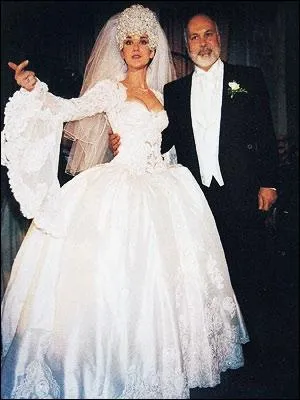 Voici l'incroyable mariage de la star de chanson Cline Dion avec son manager Ren Angelil. Lequel a dmarr l'entreprise de sduction ?