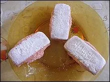 De quelle ville sont les  Biscuits roses  ?