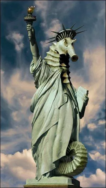 Quel animal remplace la statue pendant les grandes vacances ?