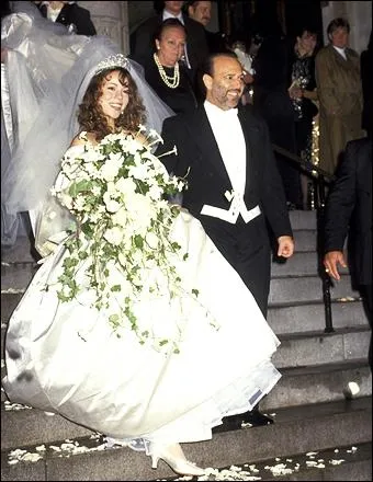 Voici le mariage de la toute jeune Mariah Carey avec le producteur de musique Tommy Motola. Comment se sont-ils rencontrs ?