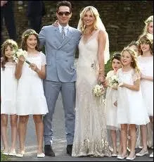 Ceci est le rcent mariage du mannequin anglais Kate Moss avec Jamie Hince, le batteur du Groupe The Kills Comment se sont-ils rencontrs ?