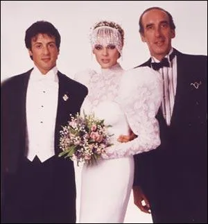 Voici le mariage de Sylvester Stallone avec la sudoise Brigitte Nielsen (le monsieur  la gauche de Brigitte est un invit). Comment se sont-ils rencontrs ?