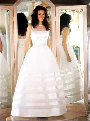 Voici la ravissante robe que porte Julia Roberts (encore) dans une charmante comdie, dans laquelle d'ailleurs elle en porte plusieurs (des robes de marie)