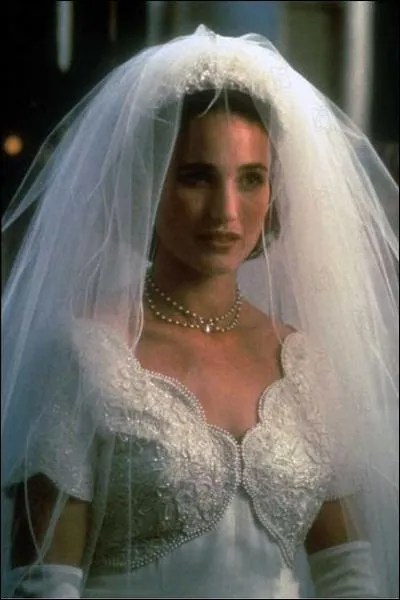 Voici Andie, dans la robe qu'elle a finalement retenue pour pouser...