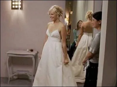 Voici Malin Ackerman essayant sa robe de marie, une vraie petite peste. Quel est ce film ?