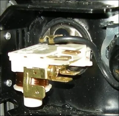 Quel est ce composant blanc ?