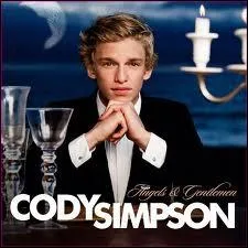 Dans quel chanson de sa Mixtape  Angel And Gentlemen  Cody dit : Paris France ?