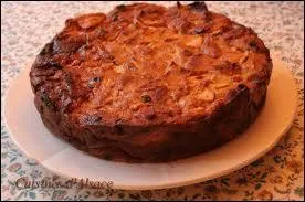 Quel est ce gteau alsacien, plat, fait avec des restes de pain rassis ?