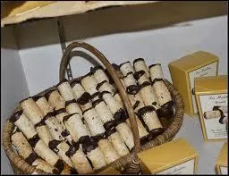 Pte  cigarettes garnie de mousse praline, ce sont des :