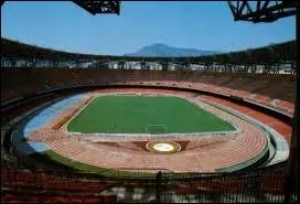 Baptis initialement  Stade du Soleil , le stade San Paolo, construit en 1954 est le terrain de jeu de l'quipe...