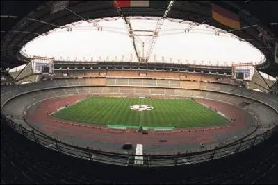 Le Stadio delle Alpi a t dtruit en 2009. Surnomm  la vieille dame , il accueillait les 2 clubs de...