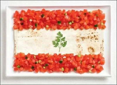 Son chewing-gum  la cannelle est dlicieux :