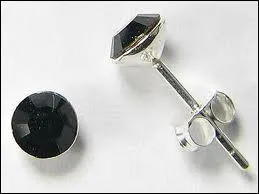 A quelle oreille a-t-il une boucle d'oreille ?