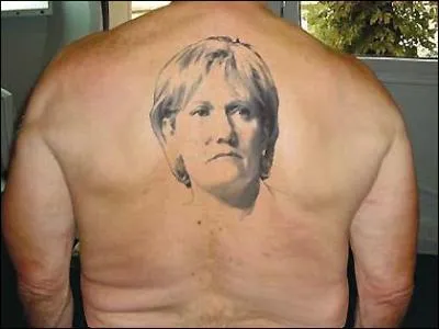 En f�vrier 2012, quelle gaffe fait Nadine Morano par le biais de son t�l�phone ?