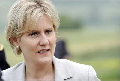 En f�vrier 2012, quelle femme politique est attaqu�e violemment sur son physique par Nadine Morano ?