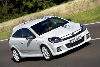 Quelle est cette petite voiture tunne ^^  ?