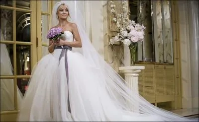 Voici la robe vaporeuse de Kate Hudson, dans le film o son mariage est programm le mme jour au mme endroit que celui de sa meilleure amie... C'est ?