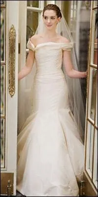 Et voici la robe de sa meilleure amie, que joue ?