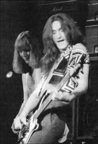 Qui sont les premiers membres du groupe ?