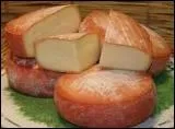 De quel fromage d'Auvergne le Pavin est-il le cousin, en plus petit ?