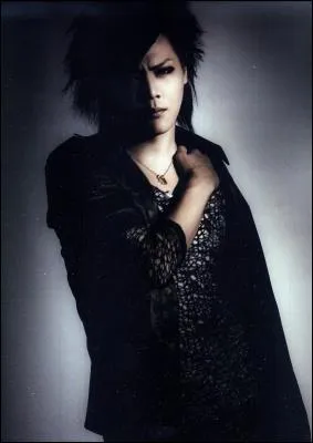 Qui est cette personne et que fait-elle ?