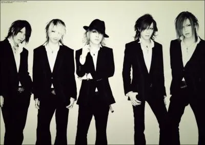 Dans l'ordre, quels sont les noms de ces personnes ?