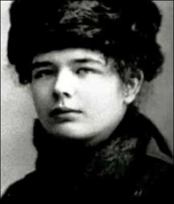 Yourcenar (Marguerite) n'est pas le vrai nom de l'académicienne. Quel était son patronyme ?