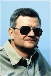 Quel écrivain a vu plusieurs de ses romans portés à l'écran : ''Octobre rouge'', ''Danger immédiat'', ''La Somme de toutes les peurs'' ?