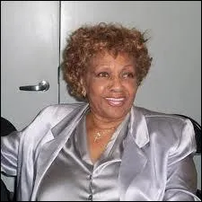 De quelle chanteuse amricaine morte en 2012, cette ancienne choriste est-elle la mre ?