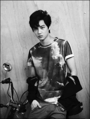 Qui est chanteur et est n le 14 janvier 1994 ?