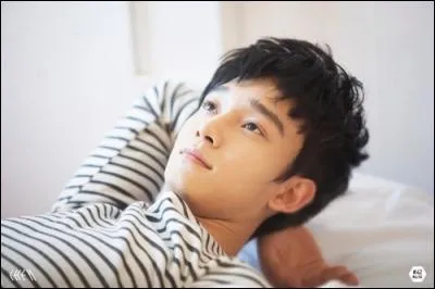 Qui est chanteur et est n le 21 septembre 1992 ?