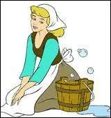 Pourquoi l'hrone de l'histoire est-elle surnomme  Cendrillon   par sa martre ?