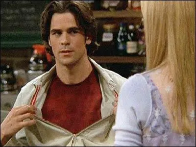 Eddie Cahill joue Tag Jones assistant et petit ami de :