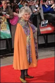 Savez-vous quelle actrice interprte le rle de Pomona Chourave ?