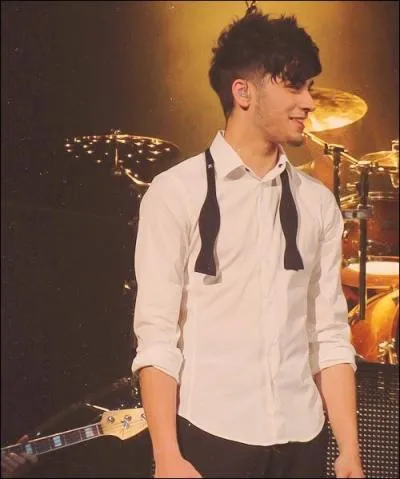 Zayn s'est fait exclure de son tablissement scolaire pour :