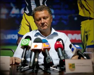 Quelle quipe entrane-t-il ?