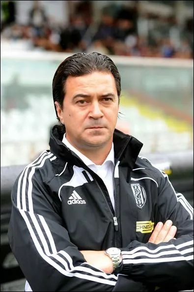 Quelle quipe entrane-t-il ?