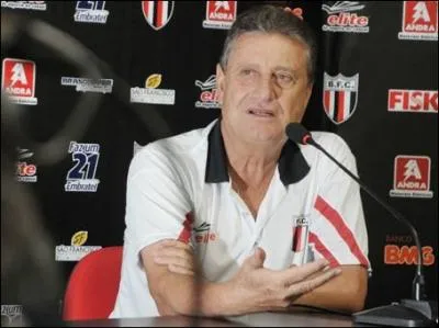 Quelle quipe entrane-t-il ?