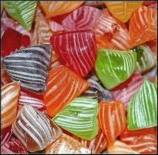 Sucre cuit parfum et faonn en forme de ttradre, je suis...