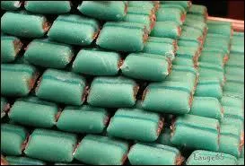 Spcialit ptissire  base de chocolat et de pte d'amande, je suis...