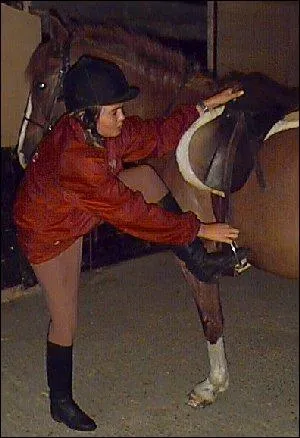 Quel pied met-on en 1 er pour mont  cheval ?