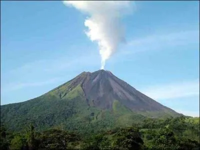 Parmi les lettres composant le nom de quelle capitale trouverez-vous celles ncessaires pour crire le nom de ce qui sort du volcan lors d'une ruption ?