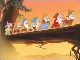 Que chantent les 7 nains lorsqu'ils ont fini le travail et rentrent  la maison ?