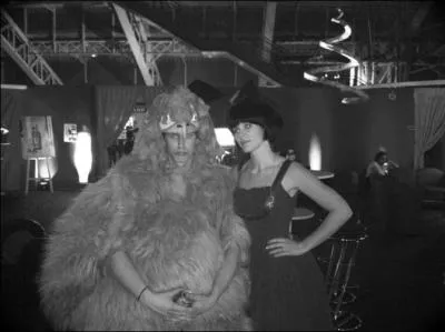 Qui est a ct de Lorie ?