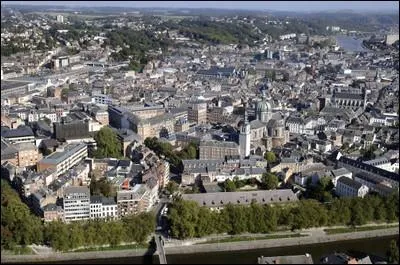 NAmur est la capitale de la Wallonie. Elle est situe  la confluence de deux cours d'eau. Lesquels ?