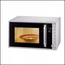 Un humoriste a dit :   Le comique tl est  l'humour ce que le surgel est  la grande cuisine, c'est du rire pour micro-ondes . De qui s'agit-il ?